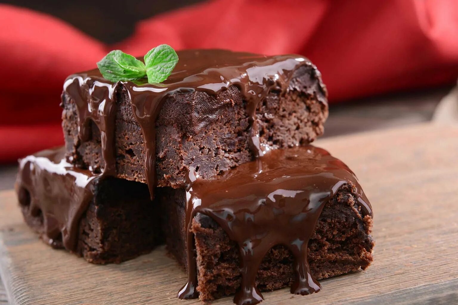 Шоколадный Брауни. Шоколадное пирожное Брауни. Кекс Брауни шоколадный. Американский десерт Брауни. Торт брауни классический