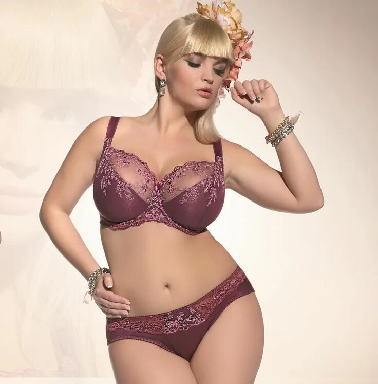Модель plus-size кэндис хаффин. Красивые полные женщины в нижнем. Модель плюс сайз маркита принг. Ланжери плюс сайз. Плюс сайз линжери.
