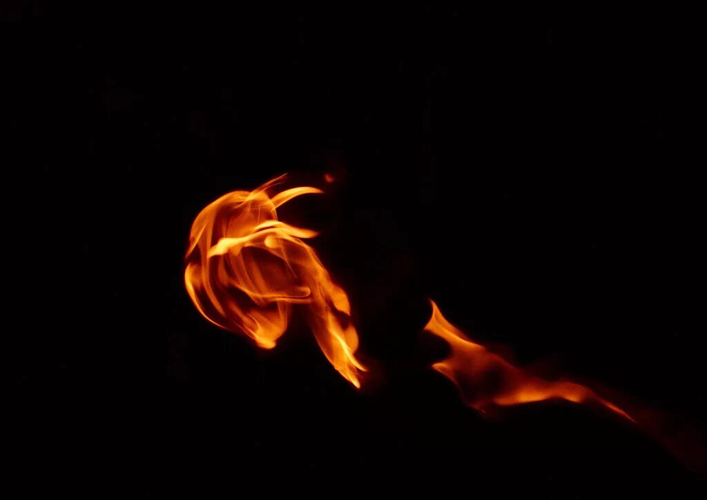 Огонь. Огонь. Искры огня. Языки пламени. Огонь под 1.