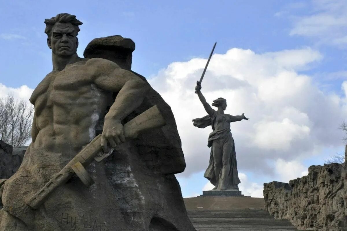 Мемориальный комплекс в волгограде героям сталинградской битвы. Героического наследия. Героического наследия. Мамаев курган сталинград волгоград. Налепка.