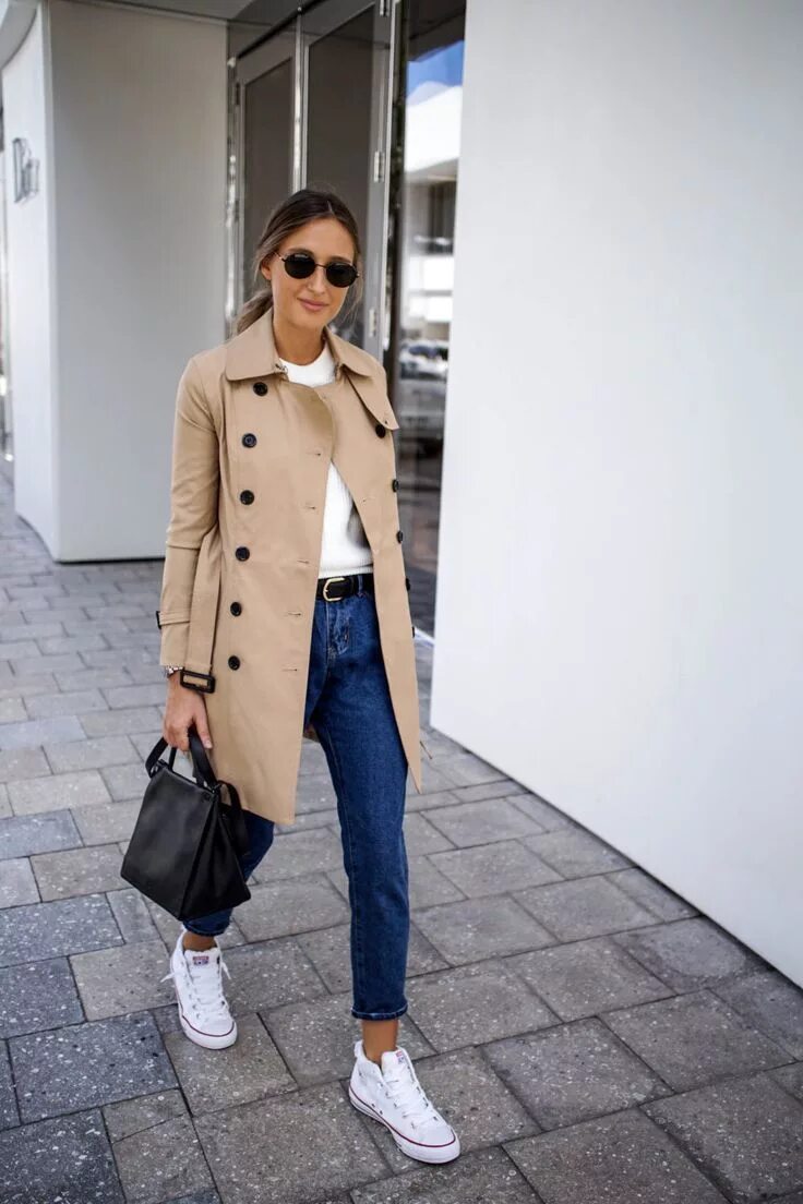 Светло-коричневые кожаные балетки от Stuart Weitzman, 33,227 руб. NET-A-PORTER.C
