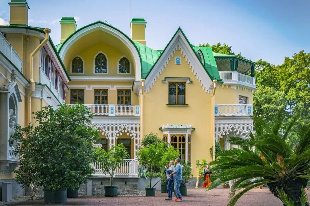 Фермерский дворец в петергофе. Дворец коттедж в парке александрия в петергофе. Александрия петергоф дворец коттедж. Парк александрия дворец коттедж. Коттедж александрия петергоф музей.