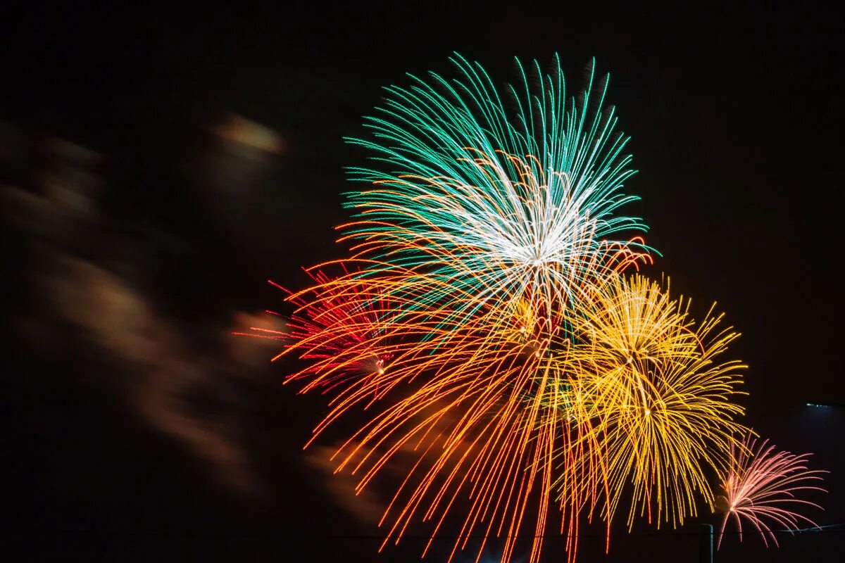 салют многозарядный. M1031 салют. фейерверк нептун. 8312 мировой салют (1,2"х72;1,5"х40;1,9"х16). фляжка музыкальная.