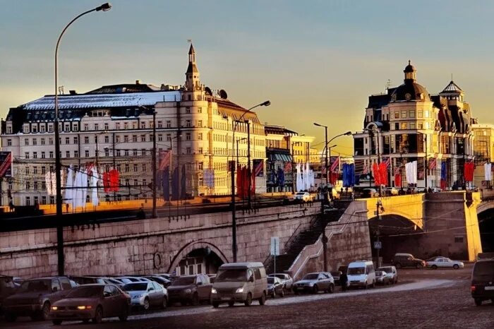 Балчуг фото. Балчуг улица Москва. Московская улица Балчуг. Остров Балчуг в Москве. Улица Балчуг 5.