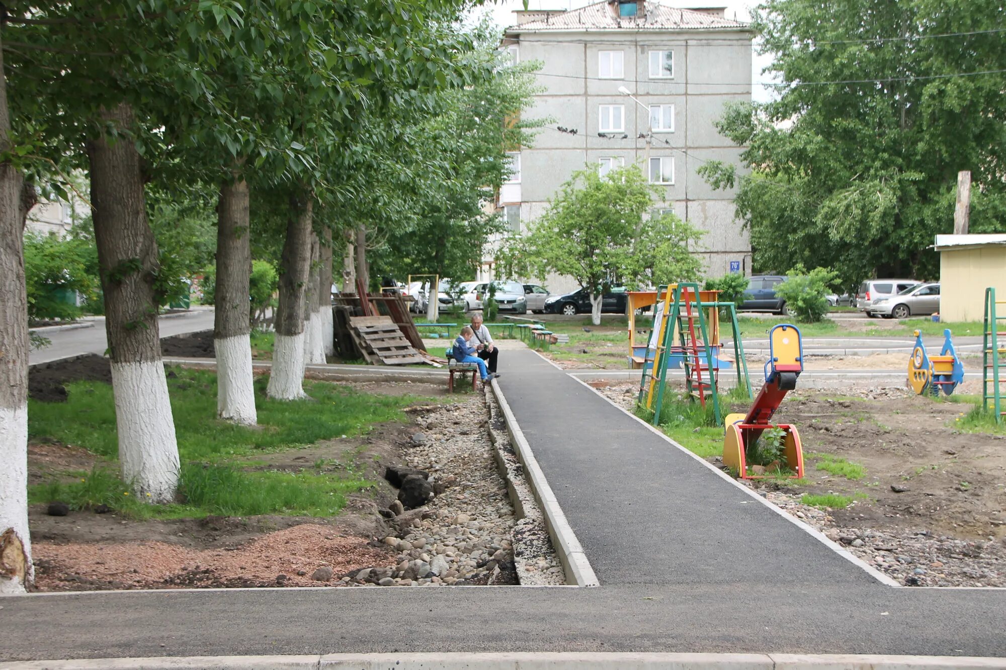 Двора в действии. Махачкала благоустройство. Детская площадка благоустройство. Поселок ярославка. Двор вид сверху.