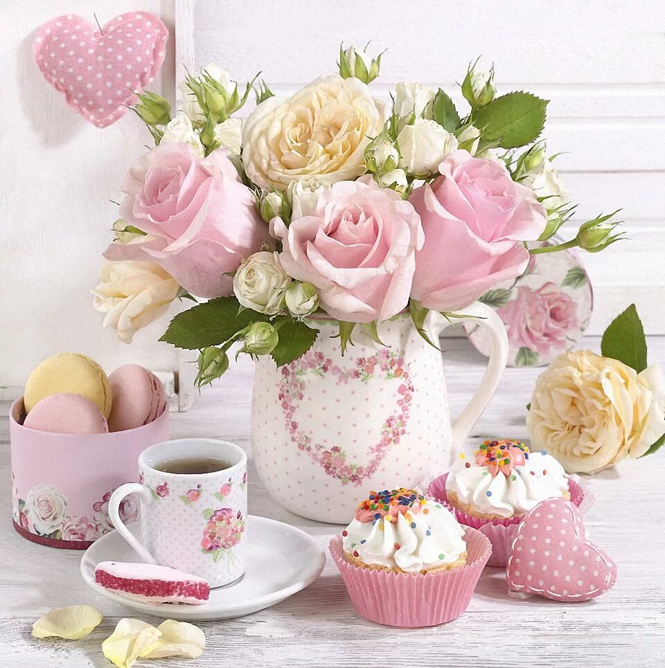 Утро именинницы. Нежный букет в чашке. Нежные цветы и сладости. Доброе утречко с цветами. Нежное чаепитие.