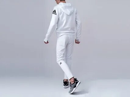 Белая спортивная форма