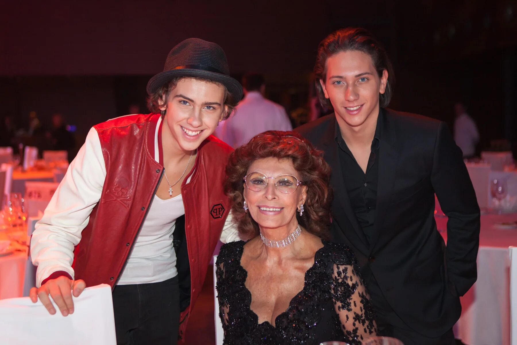 Владимир киселев юркисс. Владимир киселев юркисс. Юркисс и владимир братья. Юркисс и владимир. Владимир певец и юркисс.