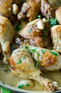 Голень куриная в сметане с чесноком