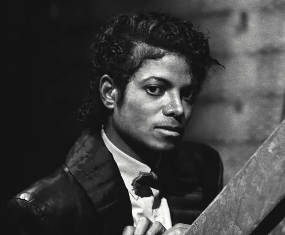 Michael jackson billie jean 1983. Джексон билли джинс. Джексон билли джинс. Джексон билли джинс. Джексон билли джинс.