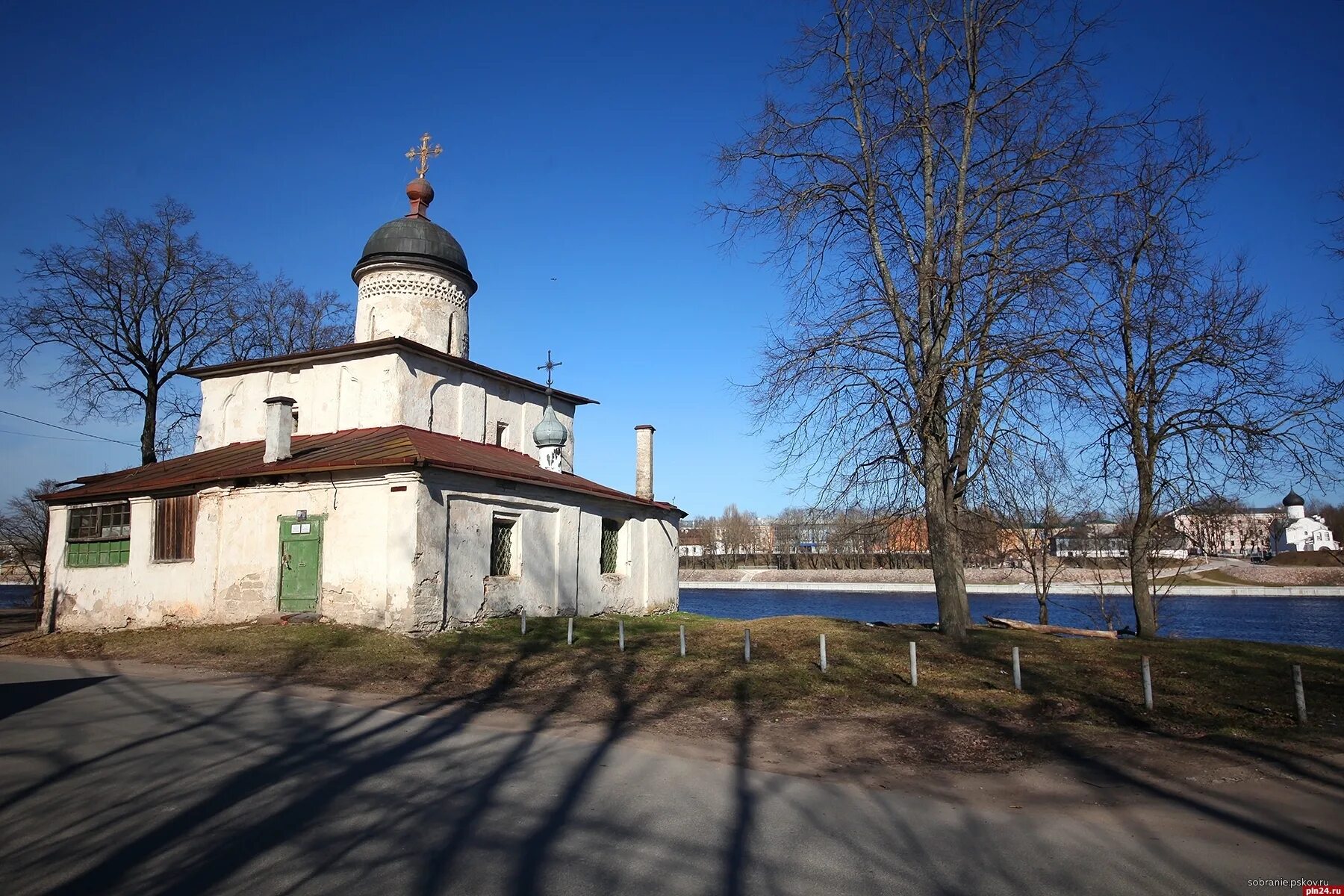 Храм климента псков. Климентовская церковь псков. морской храм святителя климента римского псков. церковь климента папы римского псков. климентовская церковь псков фото.
