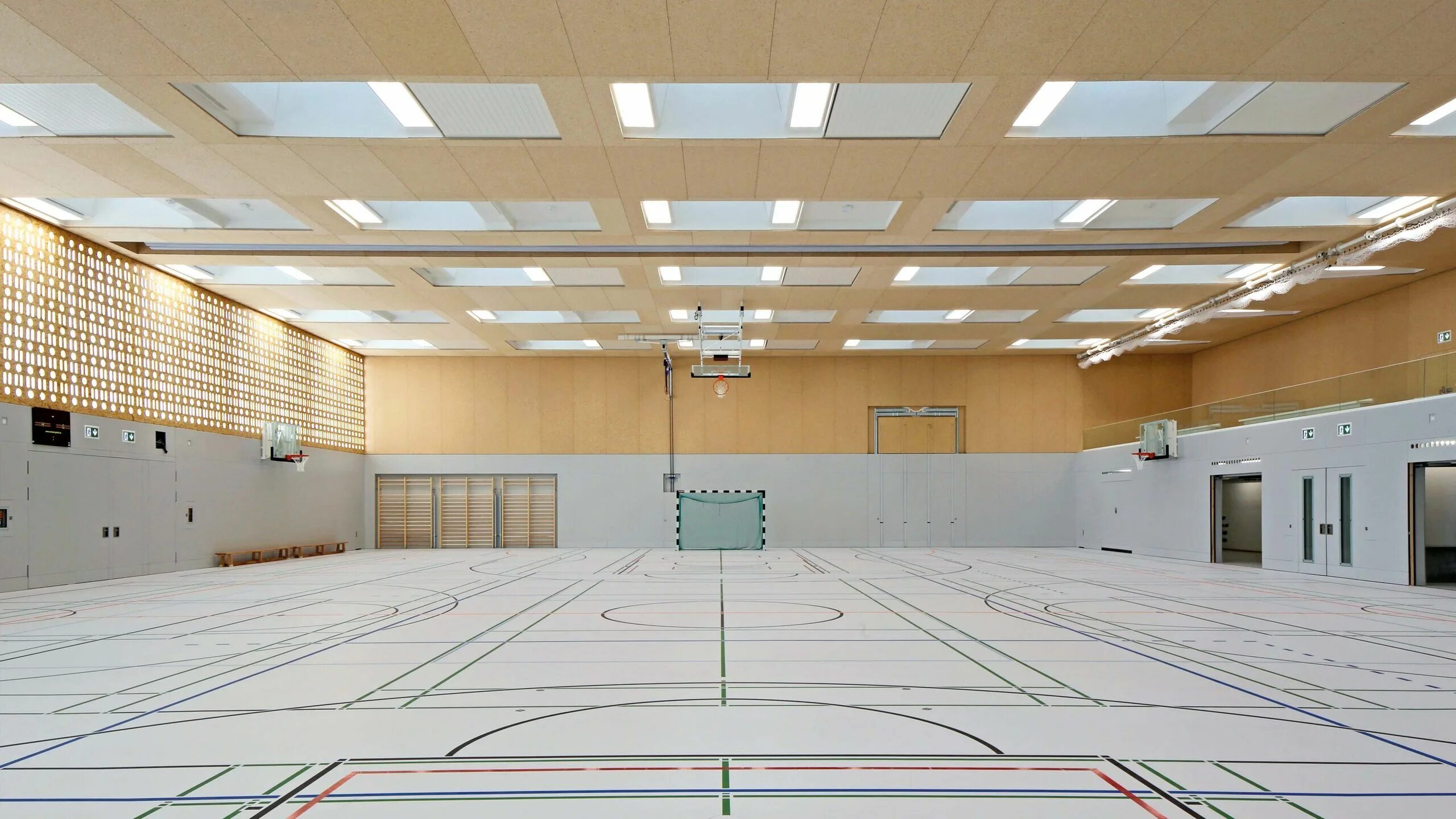 Sports hall. Школьный зал. Школьный спортзал. Освещение спортзала. Многофункциональный спортивный зал.