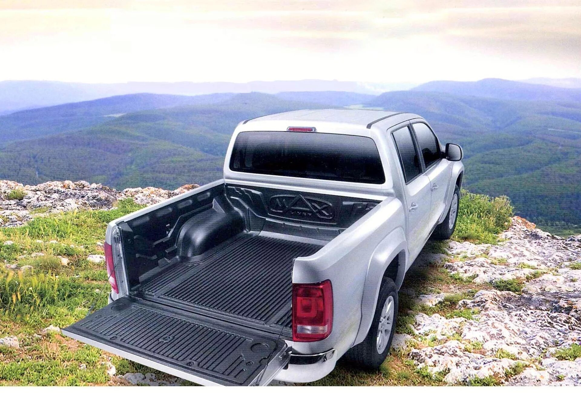 Пикап защита. Фольксваген с кузовом Амарок. Volkswagen Amarok с багажником. Фольксваген Амарок с закрытым кузовом. Грузовой отсек на Фольксваген Амарок.