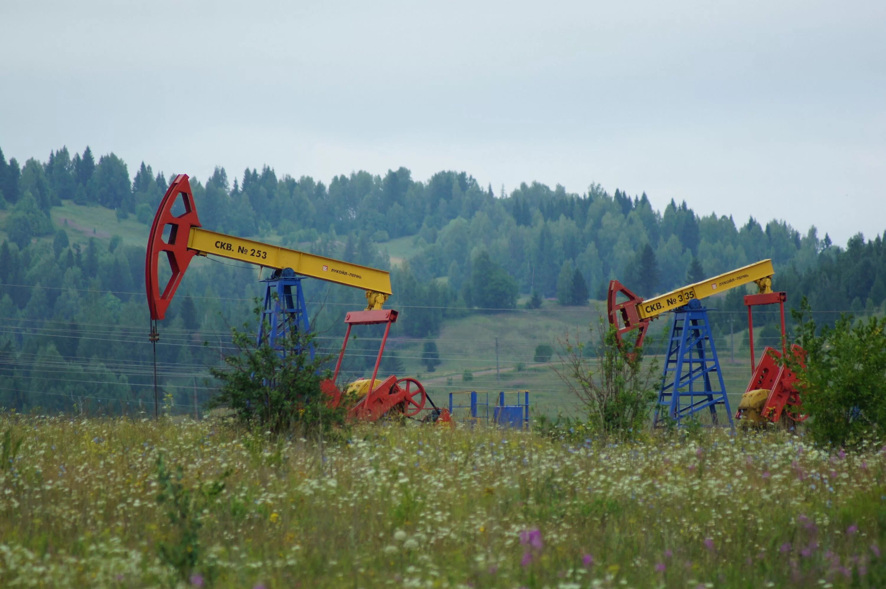 Добыча в самарской области. Нефтяные месторождения Пермский край Лукойл Пермь. Месторождения нефти в Пермском крае. Месторождения нефти в Пермском крае Чернушинский район. Уинское нефтяное месторождение Пермский край.