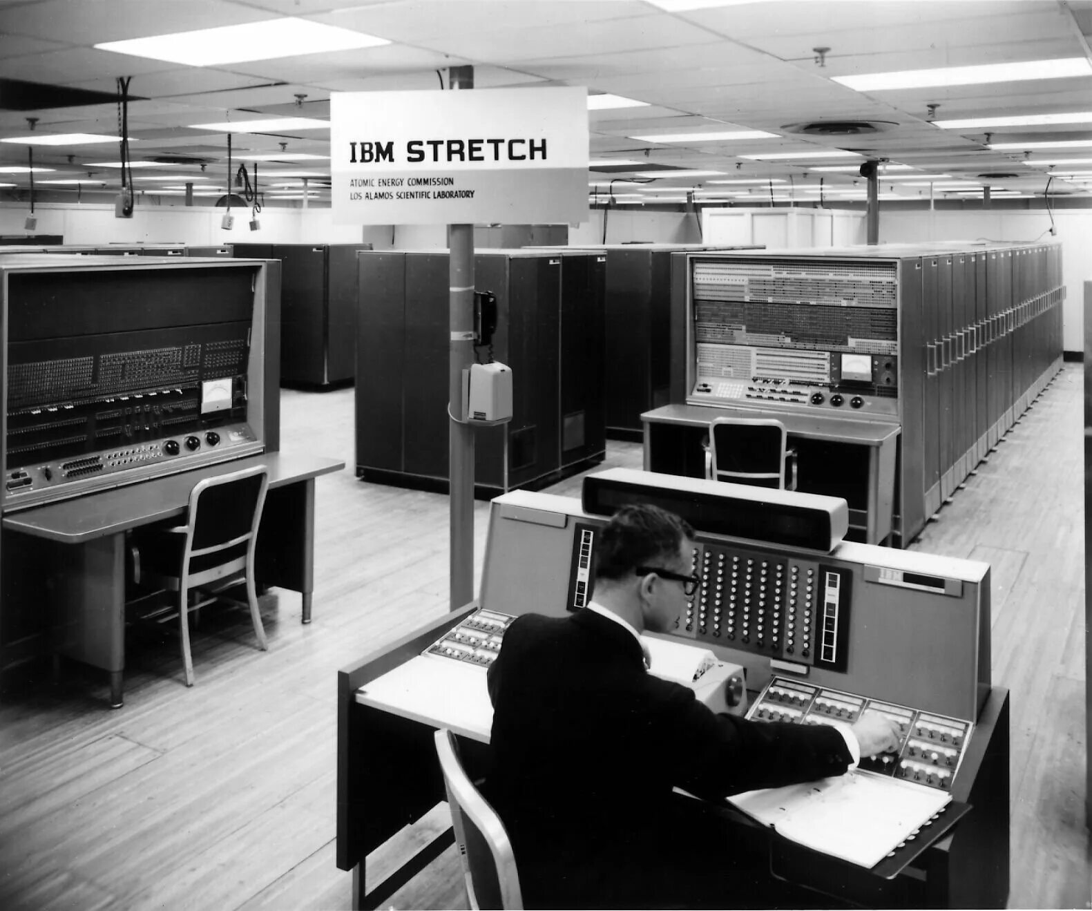 Бит эвм. Ibm 7030 stretch. суперкомпьютер ibm 7030 stretch. ibm 2 поколения. стретч 1960 эвм.