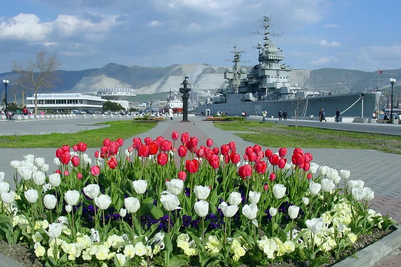 Современный Новороссийск. Город Новороссийск Краснодарский край. Новороссийск / Novorossiysk достопримечательности. Новороссийск набережная Адмирала Серебрякова.