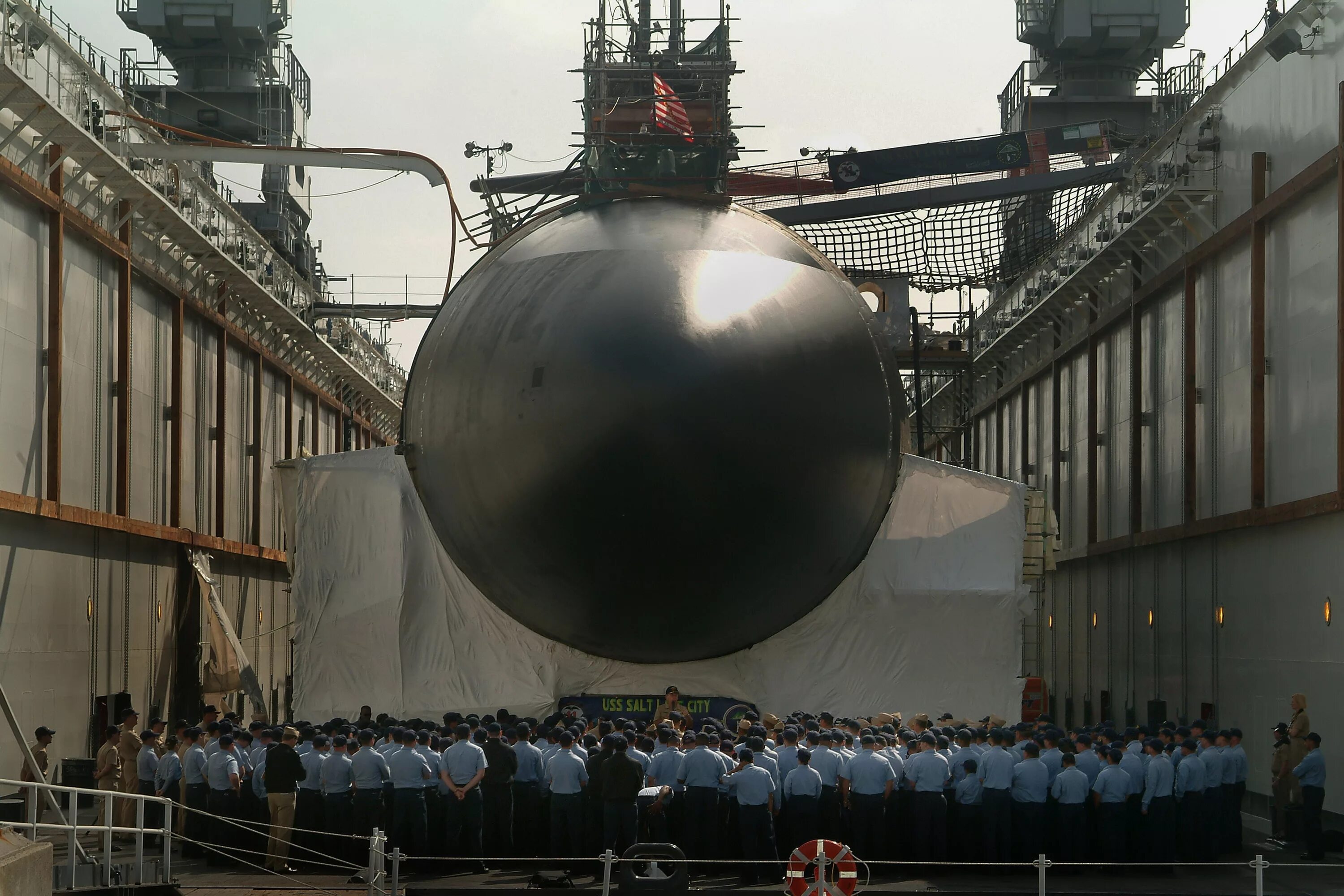 Апл виден. АПЛ Washington (SSN-787). АЛРОСА подводная лодка. Атомная подводная лодка в доке. Подлодка в доке.