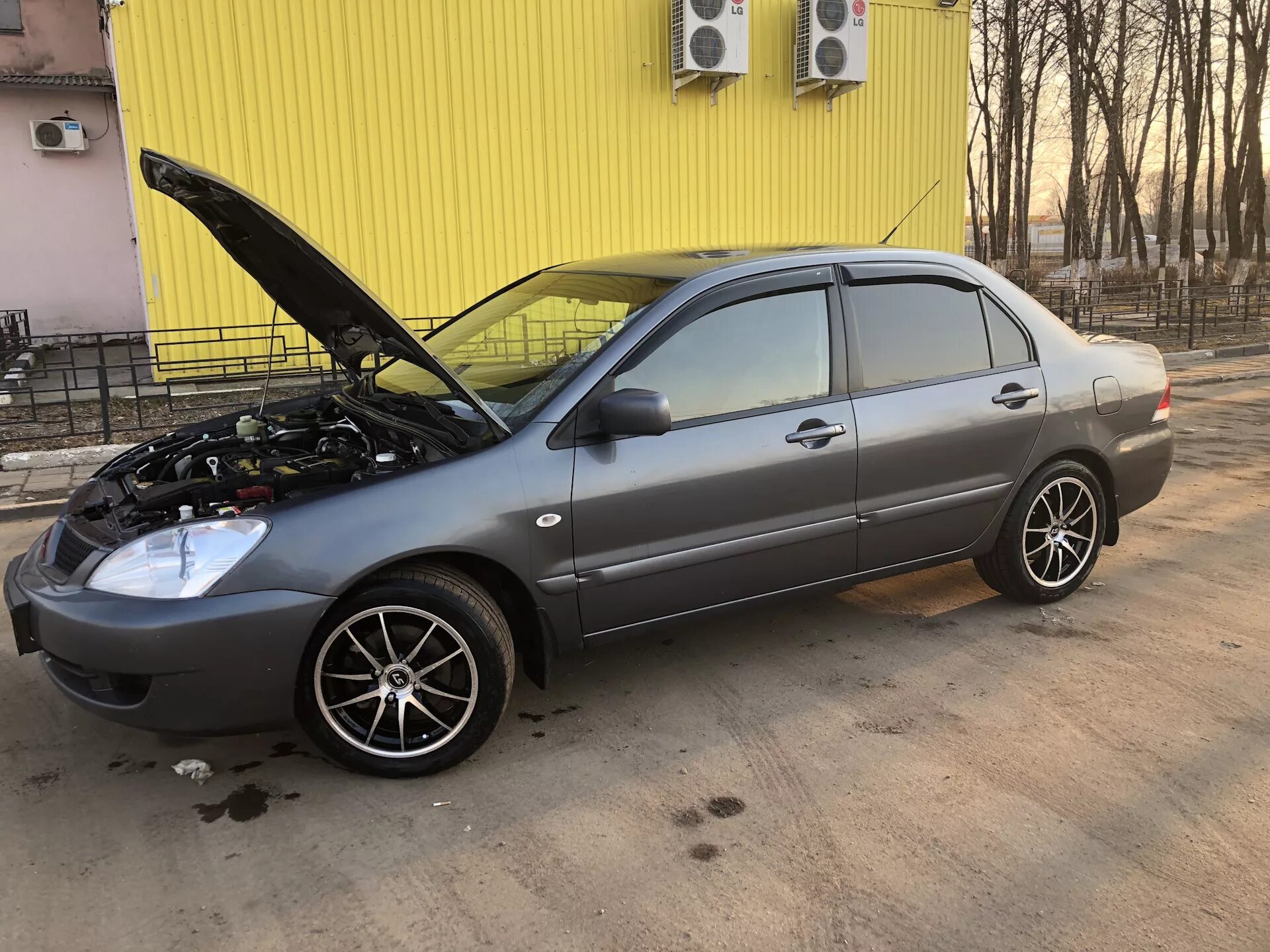 Mitsubishi Lancer 9 1.6 r16. Диски Лансер 9 1.6. Мицубиси Лансер 9 на р16. Lancer 9 на 16 дисках.