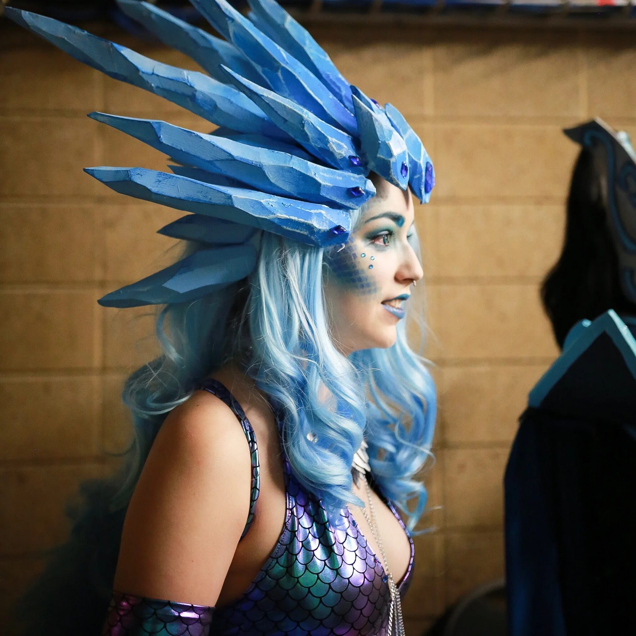 Конкурс косплея. Косплей Винтер виверна. Косплей дота 2 виверна. Winter Wyvern Dota 2 Cosplay. Косплей на Winter Wyvern.