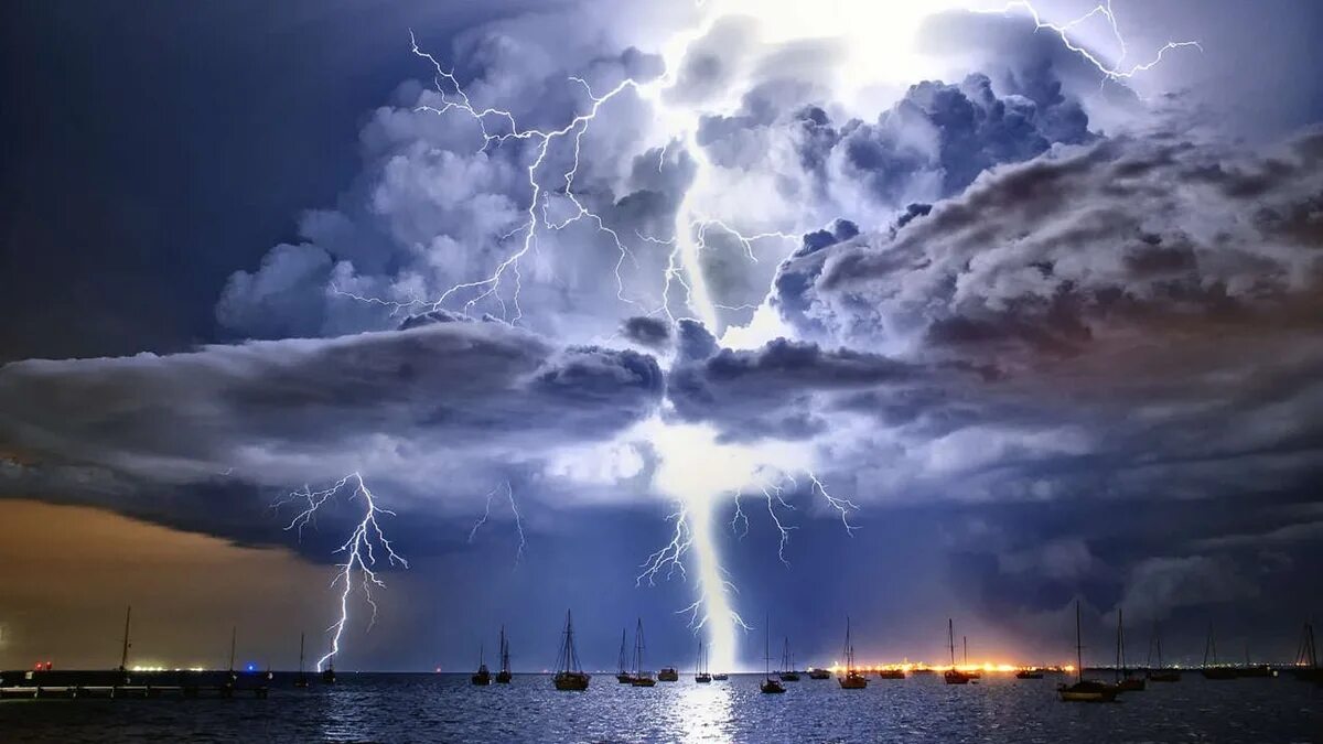 Natural phenomena. гонолулу цунами. смерч,тайфун,торнадо. полярное сияние явление природы. Natural phenomena are.