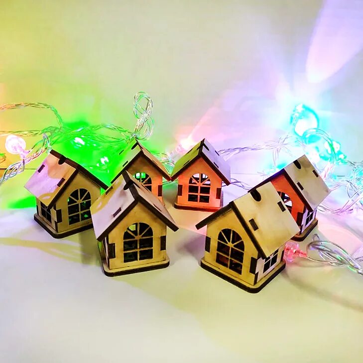 деревянные домики на елку. гирлянда снежное кружево деревянная звезда.