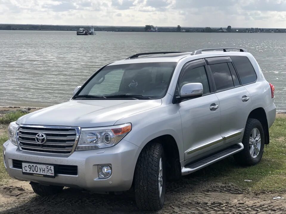 Авито ленд крузер б у. Land Cruiser 200. Toyota Land Cruiser 400. Крузер Тойота Тойота ленд Крузер 200. Toyota Land Cruiser 300.