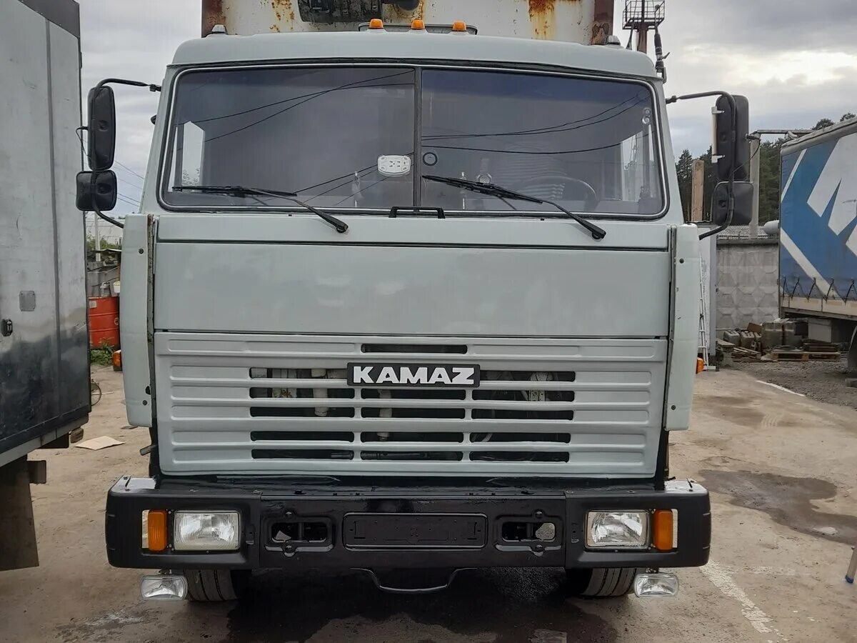 Камаз 2000 года. КАМАЗ 2000. КАМАЗ С цветами. Год выпуска мотора КАМАЗ. КАМАЗ 22 года в новом кузове.