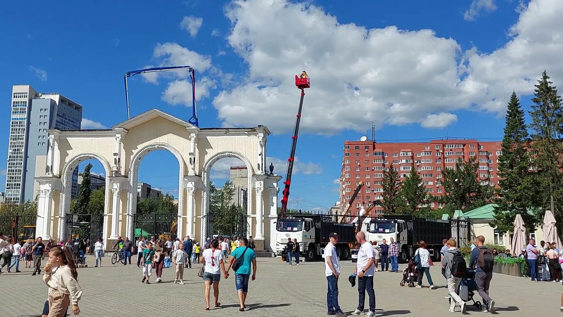 Парк цпкио екатеринбург. Парк маяковского екатеринбург до жд вокзала. План парка маяковского екатеринбург. Мичурина 230 екатеринбург парк маяковского. Парк маяковского екатеринбург метро.
