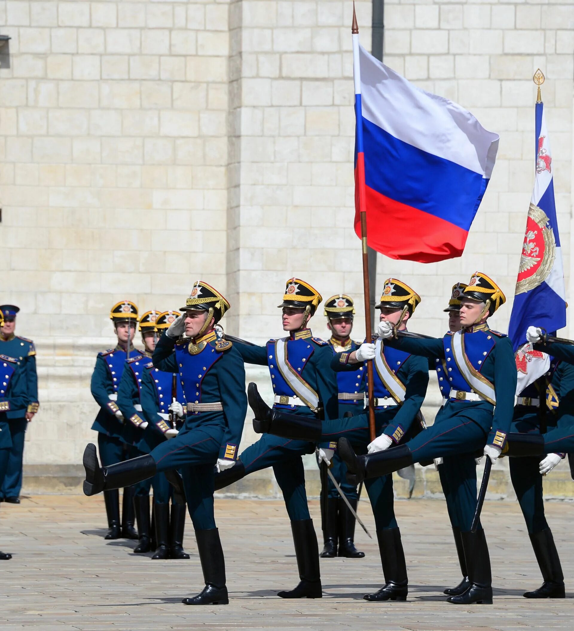 Президентский строй. ФСО президентский полк. Президентский полк комендатуры Московского Кремля. Президентская гвардия России. Гвардейцы России.