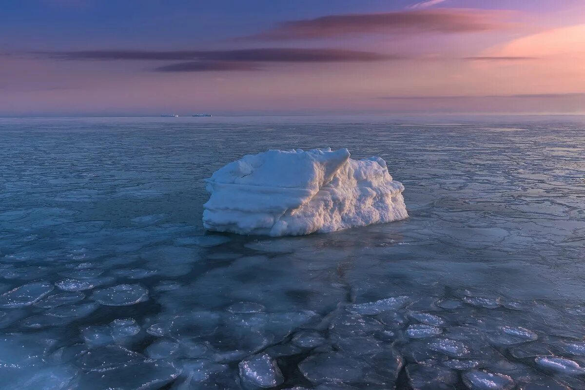 северный ледовитый океан замерзает. замерзшее озеро. мичиган во льду. карское море. моря северного ледовитого океана.