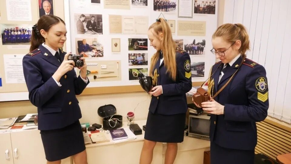 Университет на следователя. Следователь криминалист. курсанты следственного комитета. следователь-криминалист следственного комитета. форма следователя криминалиста.