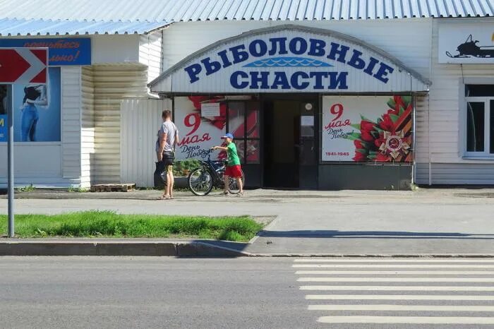 витрины для рыболовных магазинов. рыболовный магазин вывеска. большой рыболовный магазин. магазины рыбалка адрес телефон. витрины для рыболовных магазинов.