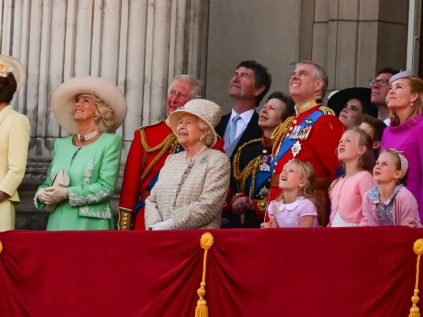 Британская королевская семья елизаветы 2. The royal family "королевская семья". Новости большой королевской семьи. Королевская семья великобритании 2024. Королевская семья великобритании принц уильям.