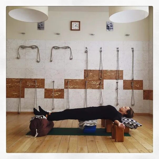 Yoga practika. Ребефинг кэндис. Практика йоги. Врачебная практика новосибирск покрышкина 1. Йога на природе.