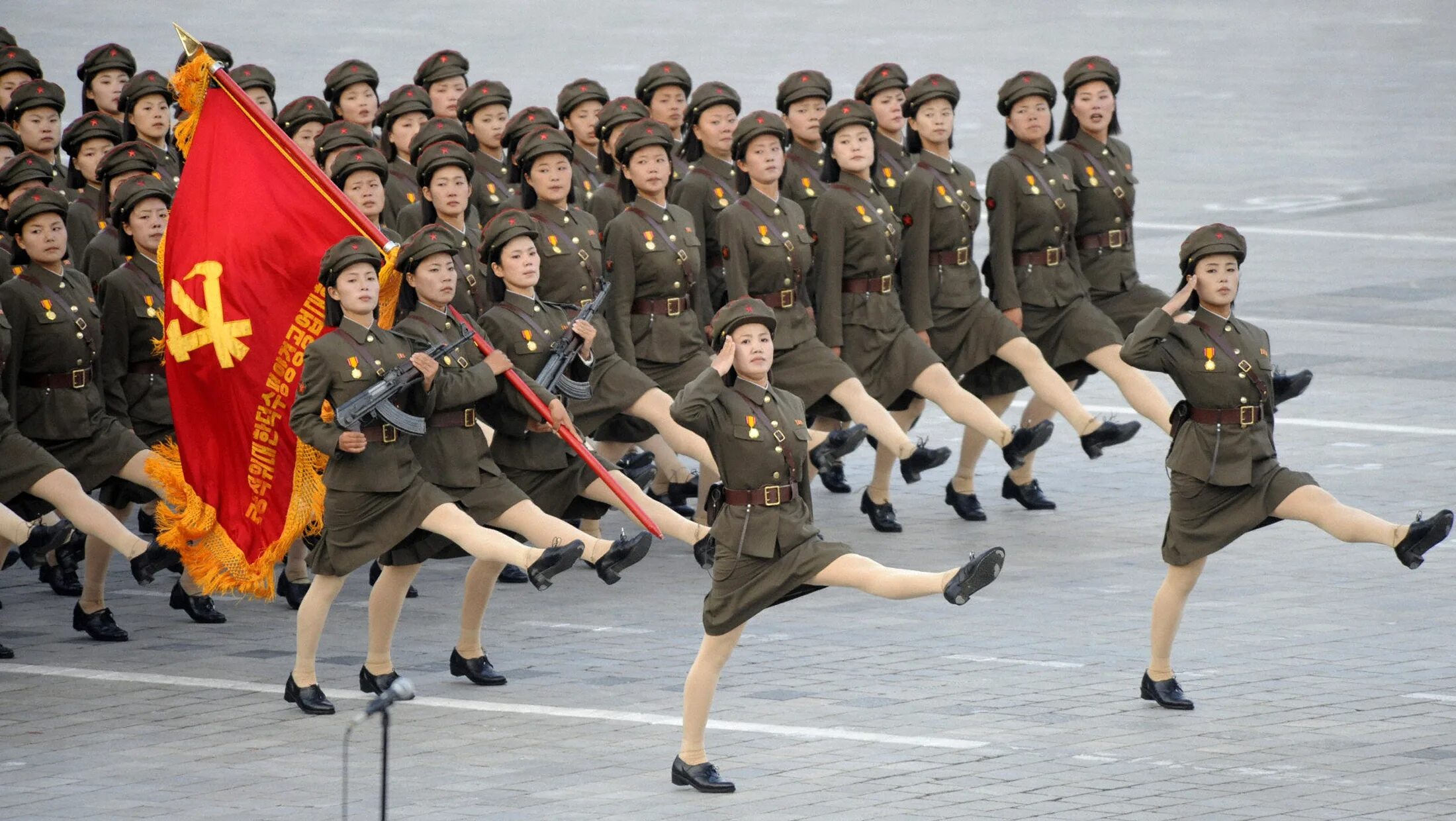 Группы северной кореи. КНДР Северная Корея. Парад Северной Кореи женщины маршируют. Шимолий Корея. 11 Дивизия Северной Кореи.
