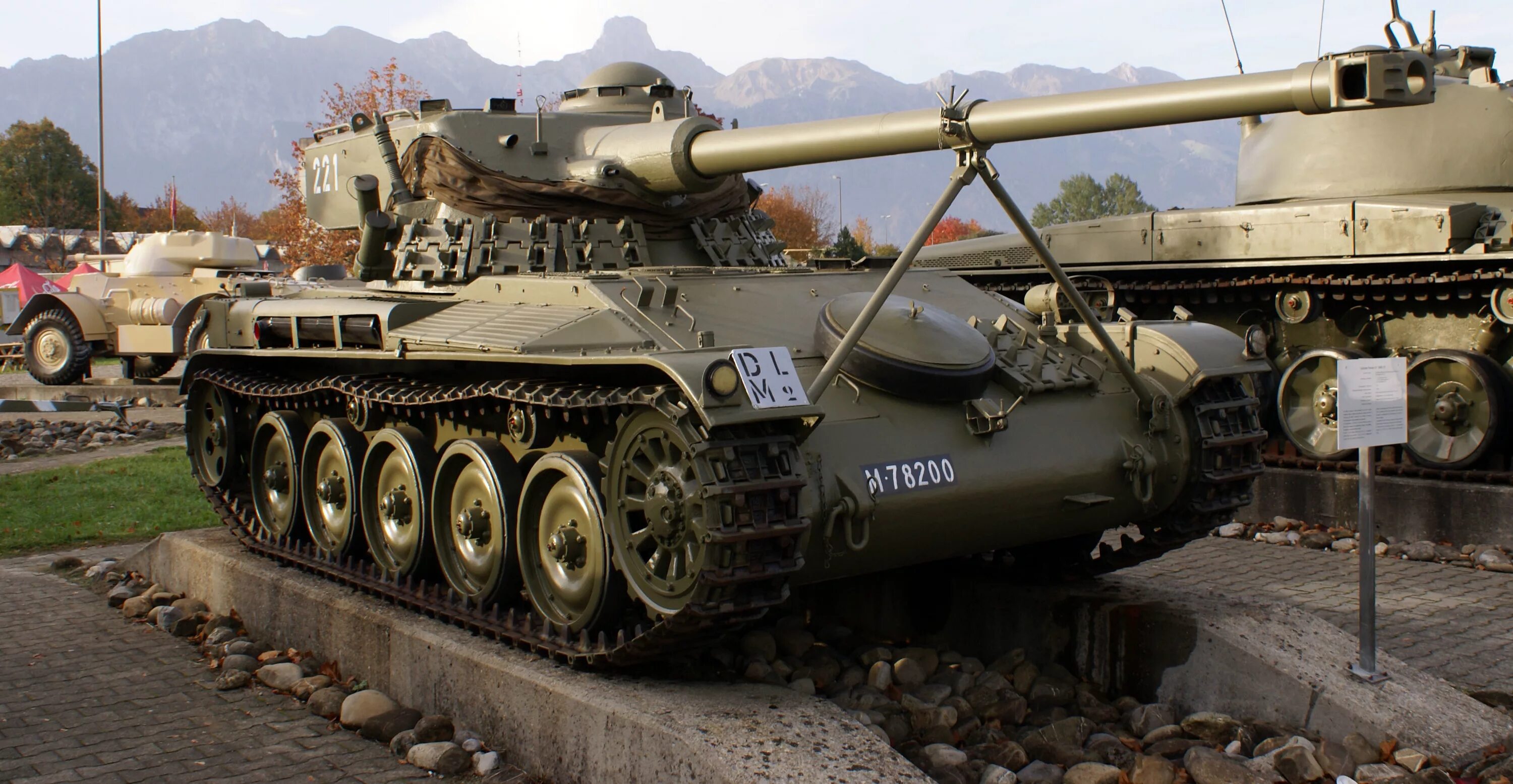 French 13. AMX-13 танк. AMX-13 танк танки Франции. Легкий танк АМХ-13. Французский танк AMX 13 75.