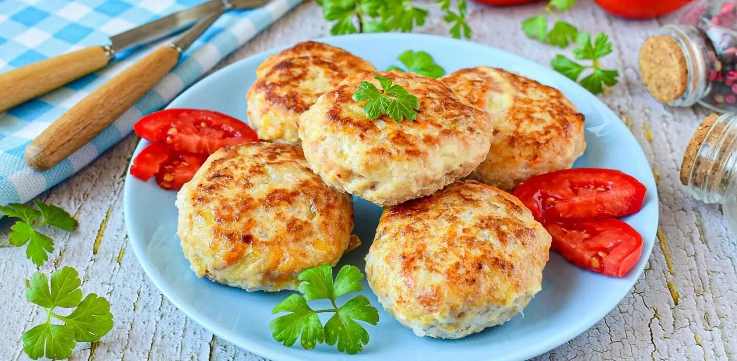 Котлеты куриные Халяль. Биточки куриные. Рыбные котлеты. Котлеты куриные полуфабрикаты. Рубленные котлеты с грибами