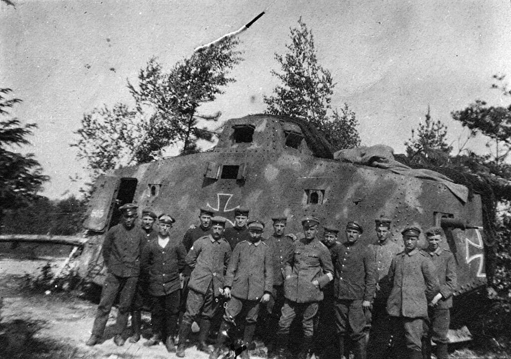 A7v танк экипаж. Немецкий танк а7v. Немецкие танки 1 мировой войны. Первый немецкий танк a7v. Первые танки германии