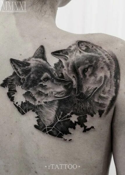 тату два волка