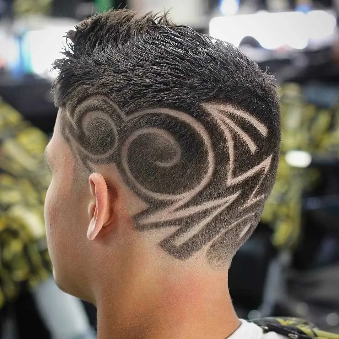 хаер тату 2020. мужские стрижки с узорами на голове. хаир тату версаче. хаир тату версаче. рисунки на волосах мужские.
