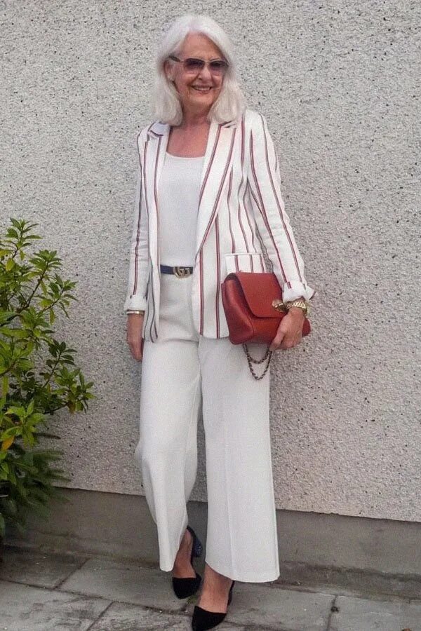 Одежда для 60 летних женщин. Стрижки для женщин 60 лет. Стильные женщины в возрасте. Стильная одежда для пожилых. Мода для женщин 50-60 лпт.