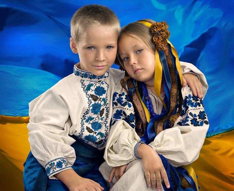 Украина родственники в россии. Дети Украины. Украинский народный костюм для детей. Украинцы дети. Украинские дети в национальных костюмах.