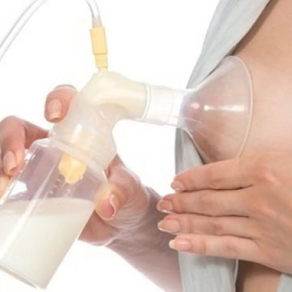 Сцеживание грудного молока молокоотсосом. Молокоотсос для сцеживания молока грудного. Сцеживание грудного молока молокоотсосом ручным. Аппарат для сцеживания. Нажать на сосок