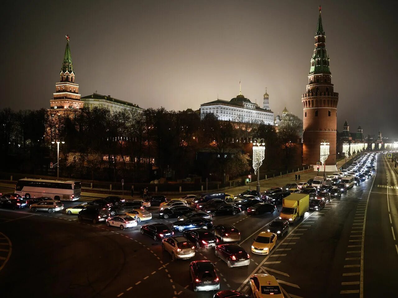 Ночная Москва. Москва вечером. Пробки в Москве. Московские пробки.