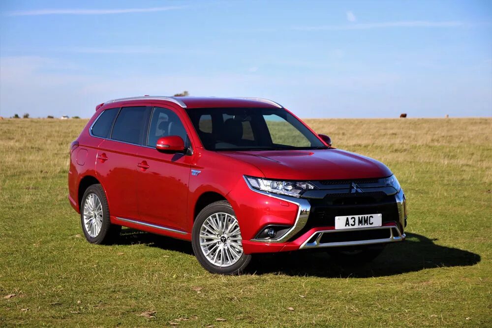 Mitsubishi outlander отзывы владельцев. Митсубиси Аутлендер гибрид 2018. Mitsubishi Outlander PHEV. Mitsubishi Outlander 2020. Митсубиси Аутлендер гибрид 2019.