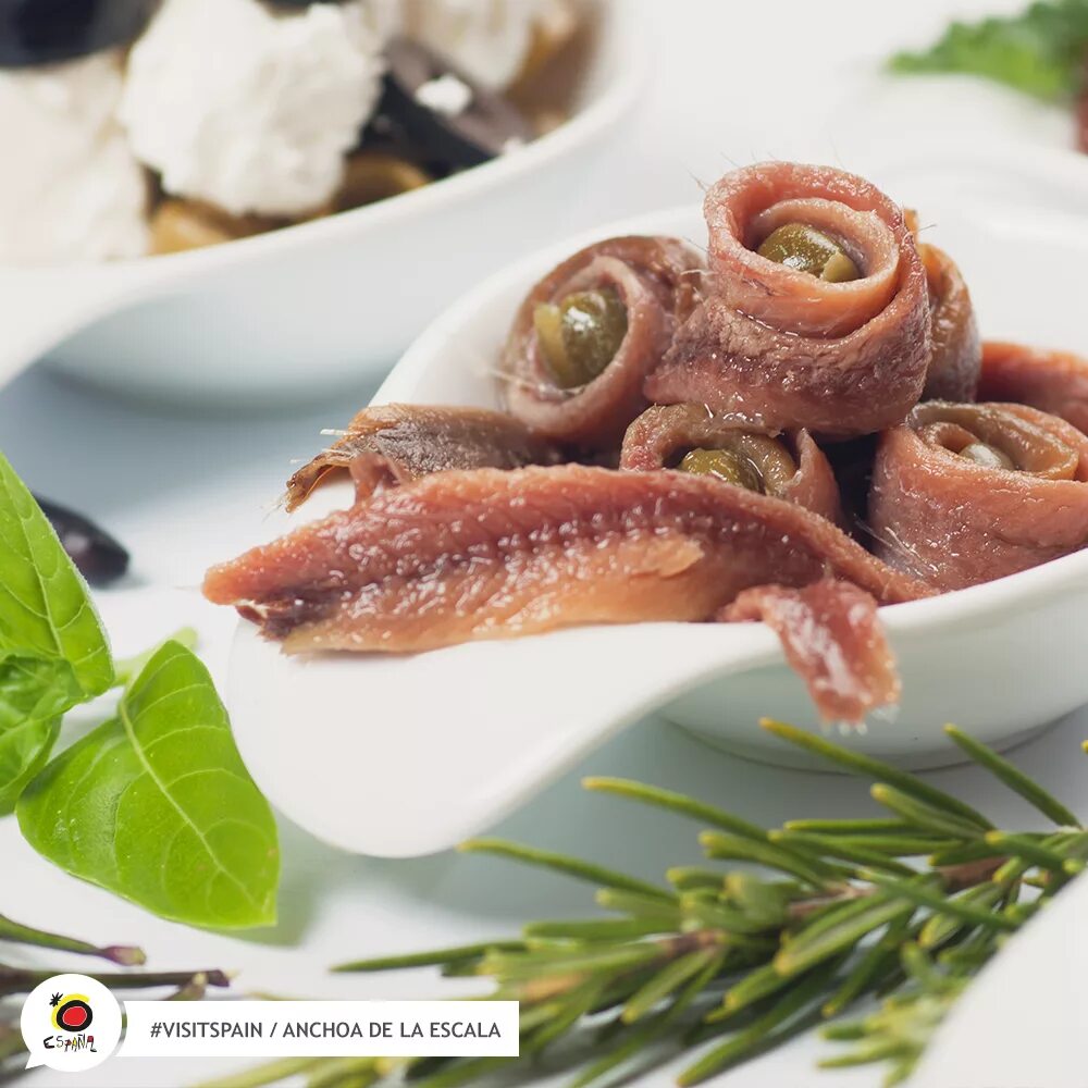 С чем есть анчоусы. Анчоусы. закуска с анчоусами. анчоус блюдо. анчоусы приготовленные.