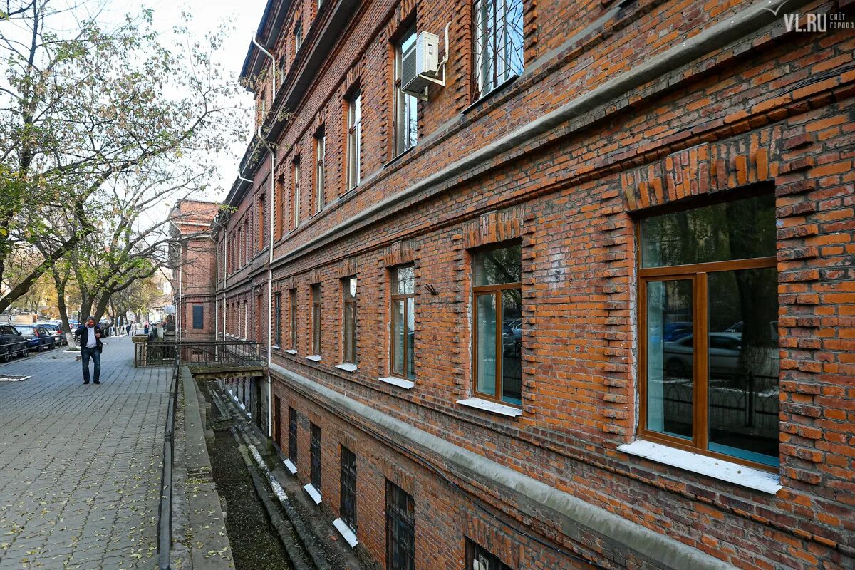 Мужская гимназия владивосток. Восточный институт. Восточный институт. Восточный институт. Здание восточного института владивосток.