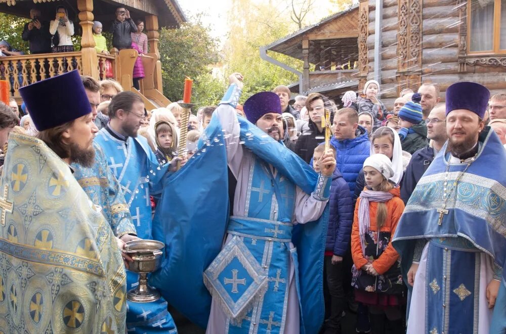 покрова божией матери на десне. храм покрова на десне. деревянная церковь ватутинки. церковь покрова божией матери на десне. храм покрова божией матери на десне чароитовая ул 8.
