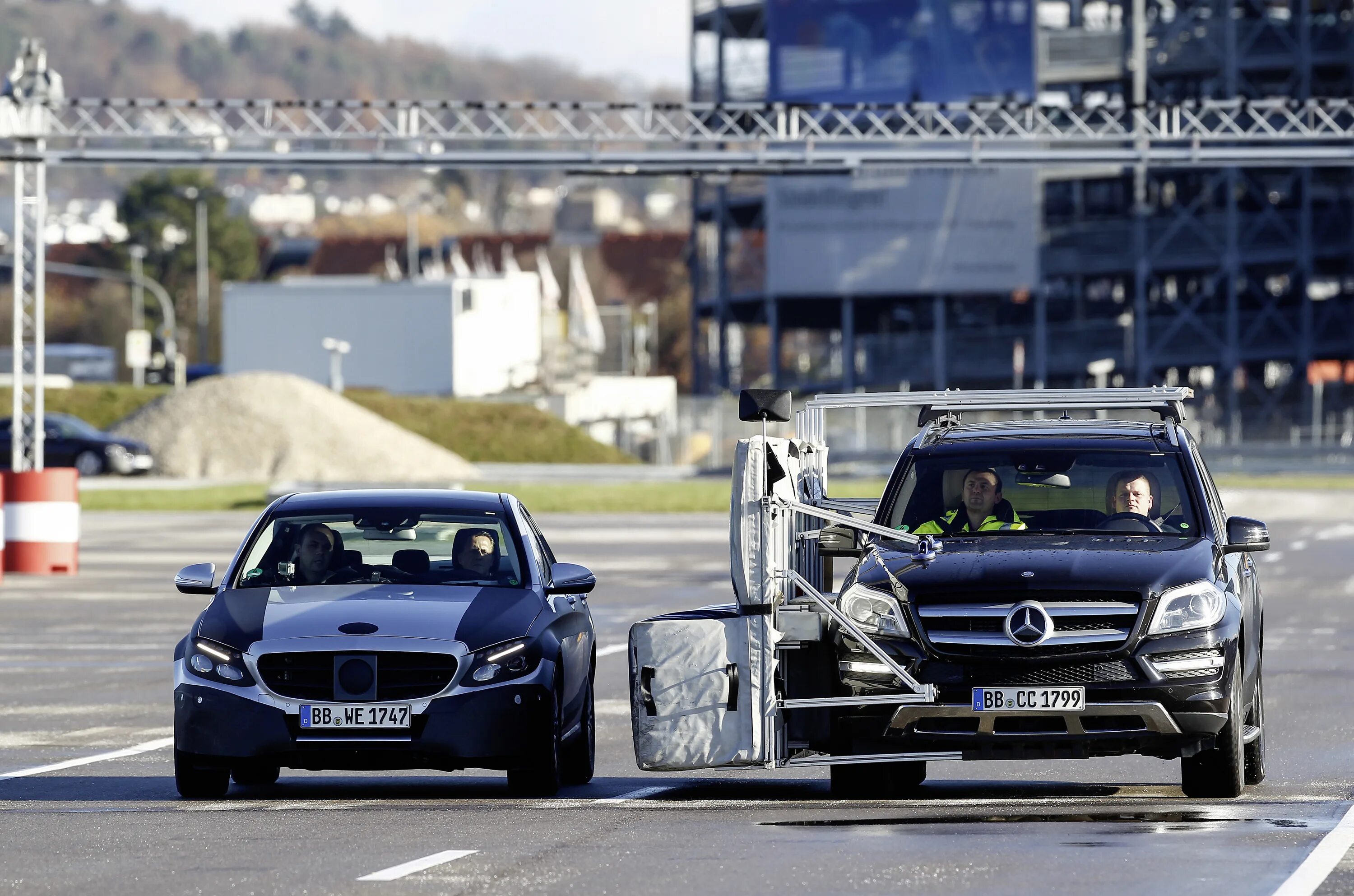 Mercedes-Benz дорожного. Mercedes Intelligent Drive. Дорожные испытания Мерседеса. Самый быстрый Мерседес который испытывали. Article car