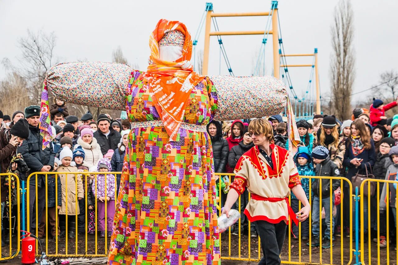 Масленица в люблино. Чучело на Масленицу в Ногинске в городском парке. Масленица в парке культуры Тамбов. Масленица в городском парке Ногинска. Масленица городской парк Ногинск.